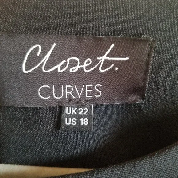 Red and black fit and flare dress - Picture 6 of 8